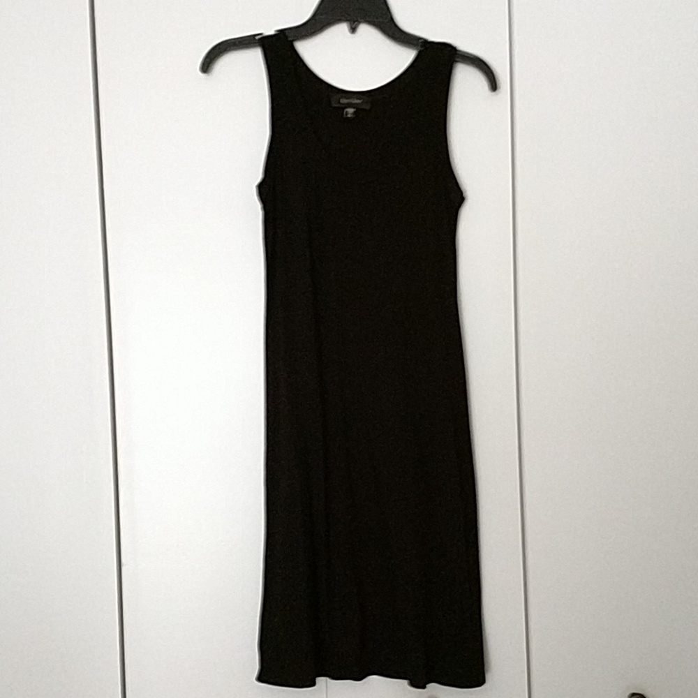 Black sleeveless dress